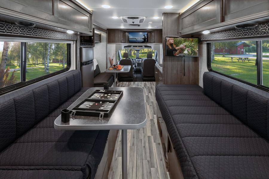 Интерьер Winnebago Fuse 2016 года  (фото 3 из 4)
